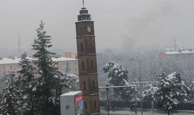 Siirt&rsquo;e Yılın İlk Karı D&uuml;şt&uuml; 2