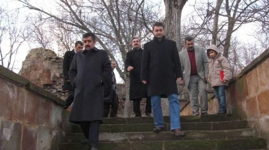 Van Valisi Doğan&rsquo;ın Ahlat Gezisi