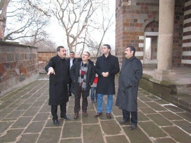 Van Valisi Doğan&rsquo;ın Ahlat Gezisi 1