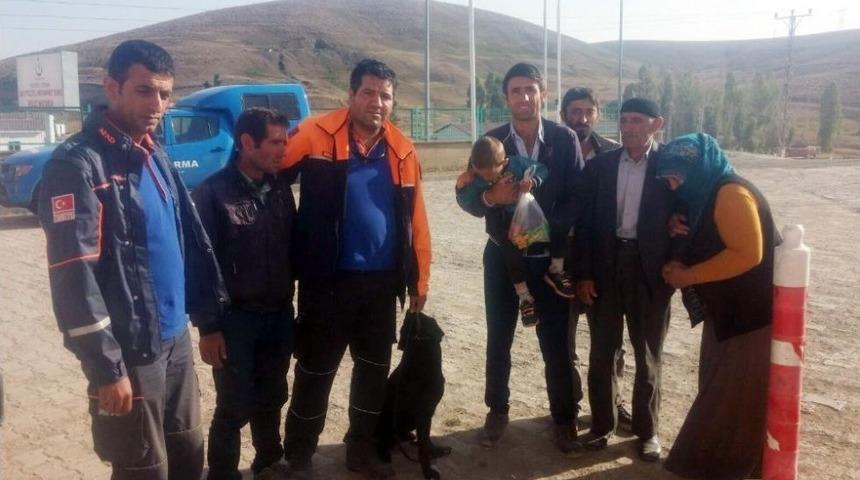Kaybolan 3 Yaşındaki &Ccedil;ocuğu &Ccedil;obanlar Buldu