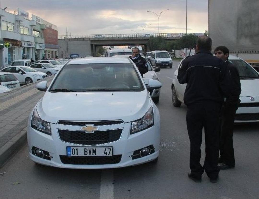 Otomobilin Camı Kırılarak 115 Bin 700 Lira &Ccedil;alındı