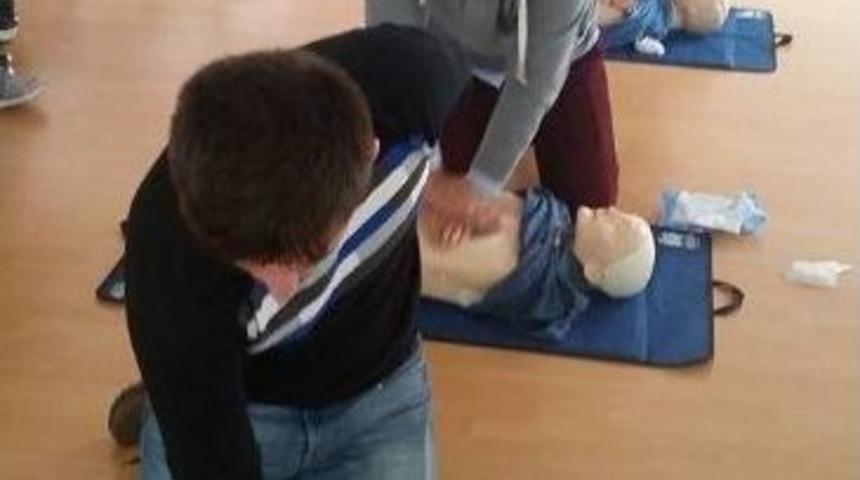 Havuz G&ouml;revlileri Cankurtaran Kursunu Başarıyla Tamamladı