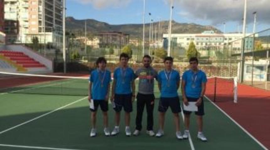 Cemal M&uuml;mtaz Sosyal Bilimler Lisesi Tenis Takımının B&uuml;y&uuml;k Başarısı