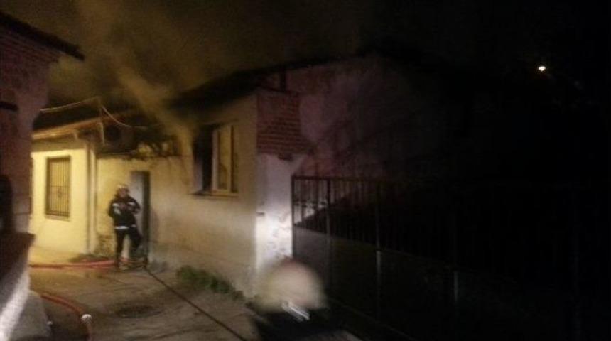 Bursa&rsquo;da Korkutan Ev Yangını