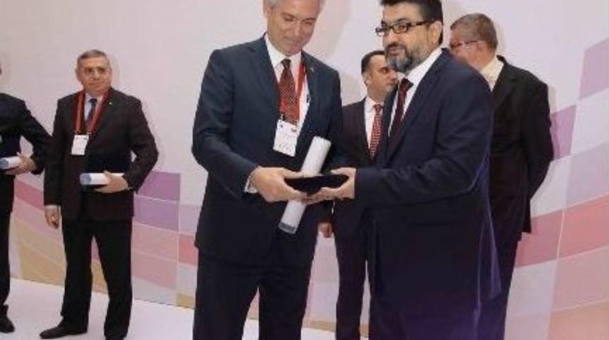 &Ccedil;ukurova &Uuml;niversitesi&rsquo;ne Avrupa Kredi Transfer Sistemi Etiketi &Ouml;d&uuml;l&uuml;