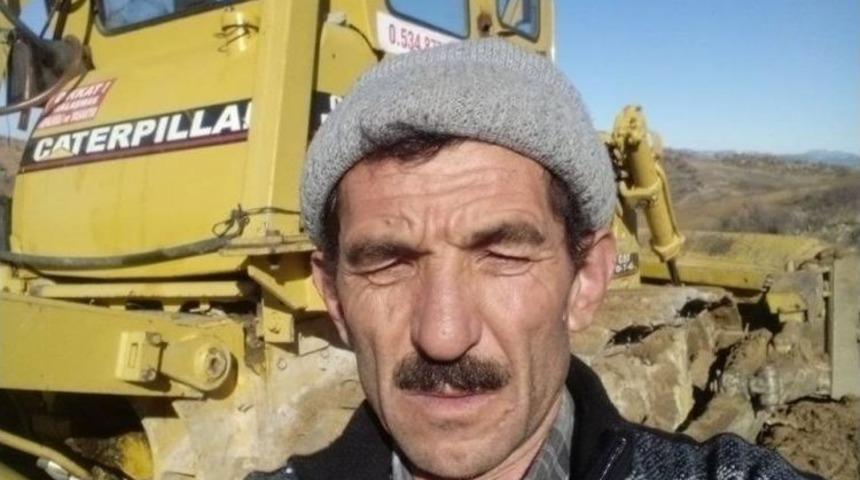Yol A&ccedil;mak İsterken İş Makinesinin Altında Kalarak Can Verdi