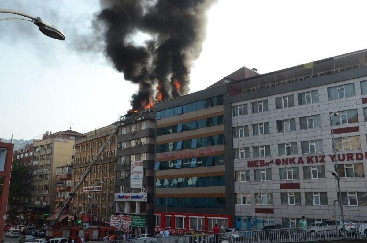 Kız Yurdunun Yanında &Ccedil;ıkan Yangın Paniğe Yol A&ccedil;tı