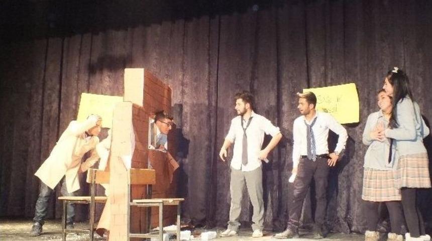 Malazgirt Gen&ccedil;lik Tiyatrosu&rsquo;ndan Bir G&ouml;steri Daha