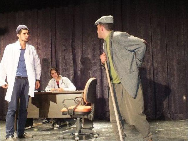 Malazgirt Gençlik Tiyatrosu’ndan Bir Gösteri Daha 1