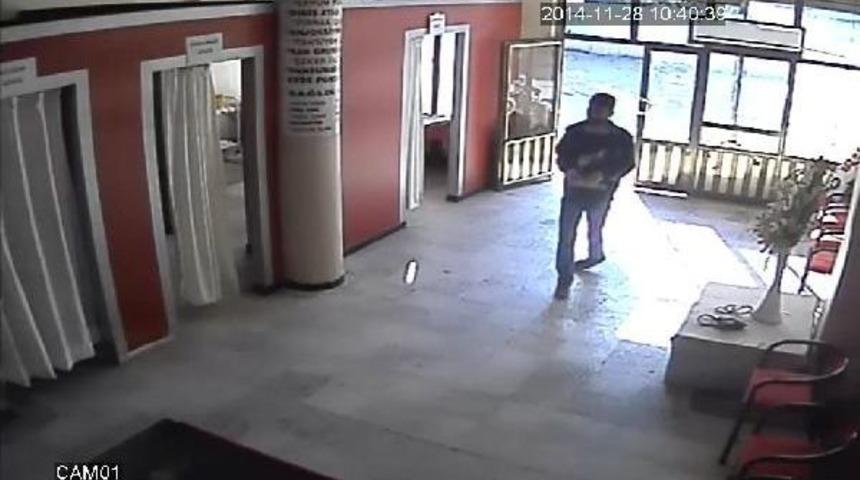 Hırsız Bir Şey Bulamayınca Steteskop Çaldı