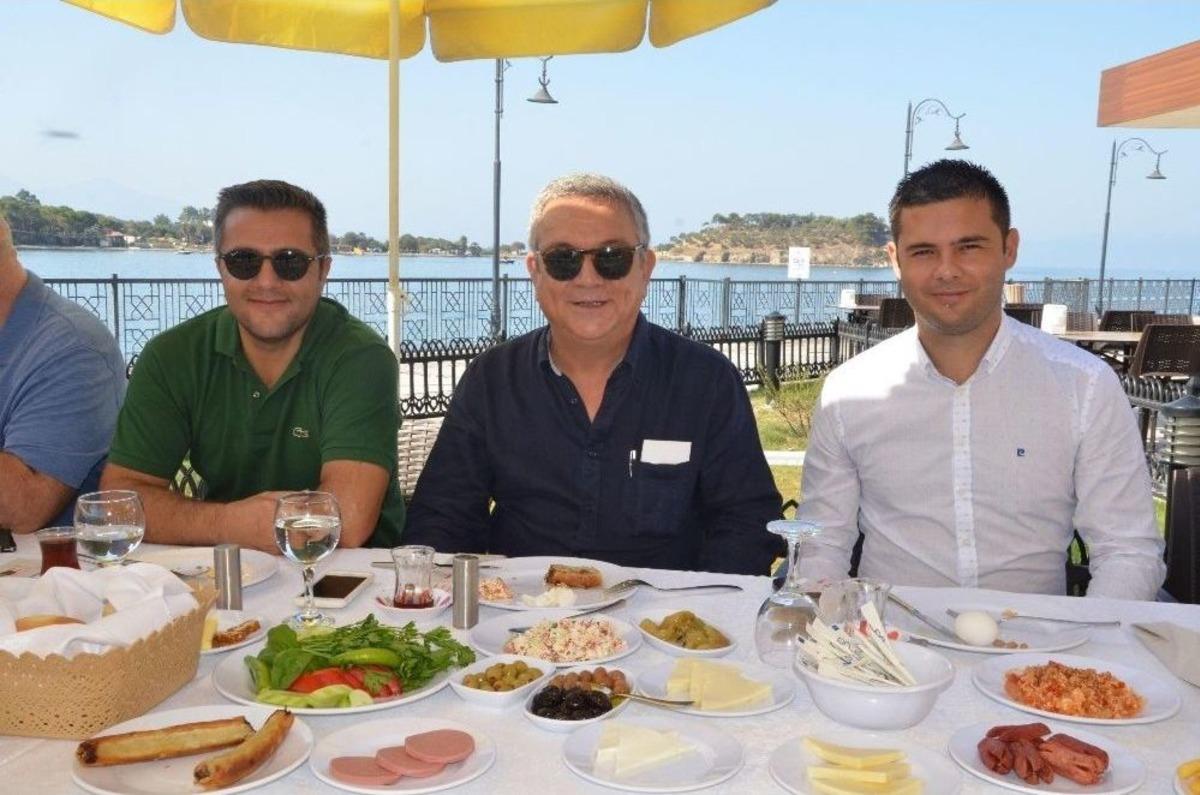 Başkan Kayalı, Kuşadası Gen&ccedil;likspor İle Kahvaltıda Buluştu