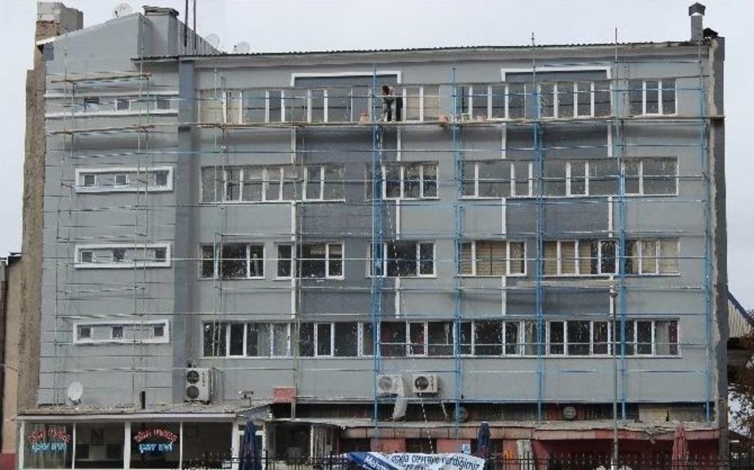 İnşaat İş&ccedil;isinin Metrelerce Y&uuml;kseklikte &Ouml;l&uuml;me Meydan Okudu