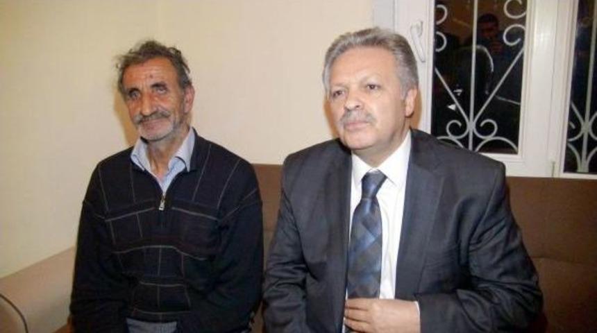 Cami Tuvaletinin Deposunda Kalan Engelliye Valilik Sahip &Ccedil;ıktı