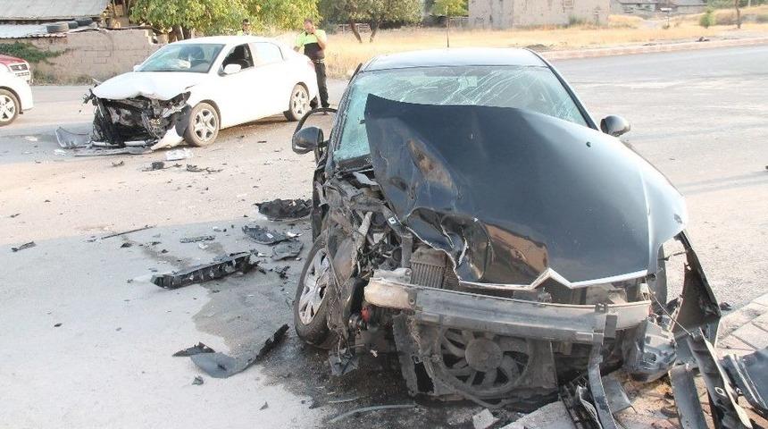 Elazığ&rsquo;da 2 Ayrı Trafik Kazası: 4 Yaralı