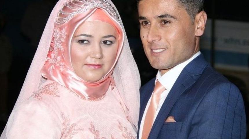 Gazeteci Bekir &Ccedil;etin Nişanlandı