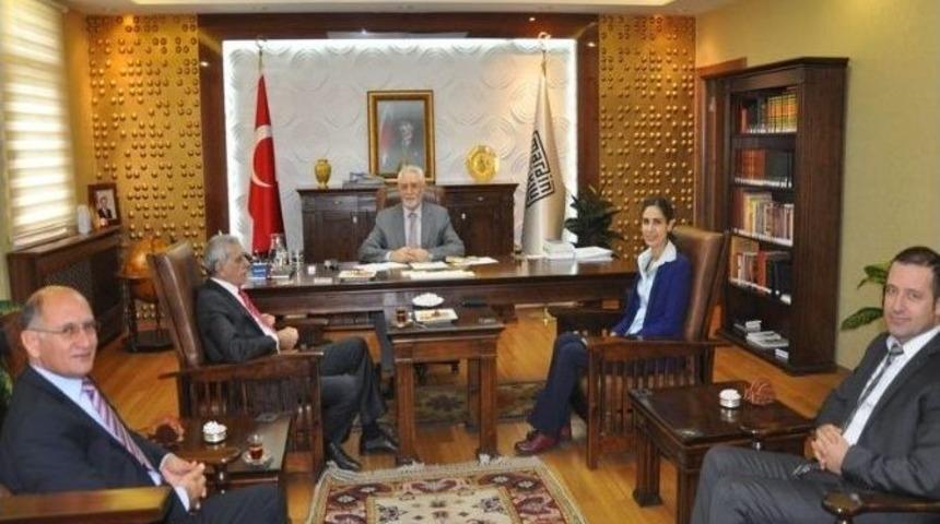 Ahmet T&uuml;rk&rsquo;ten Rekt&ouml;r Ağırak&ccedil;a&rsquo;ya Ziyaret