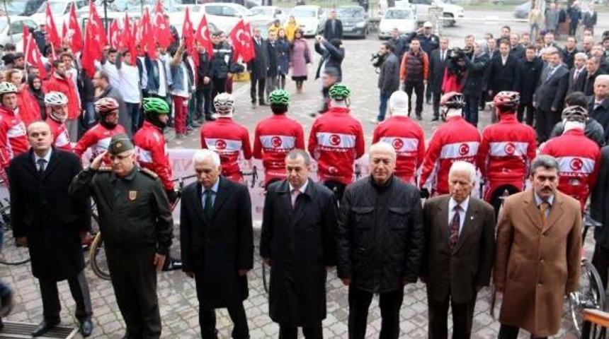 Sarıkamış Bisiklet Grubu Karab&uuml;k'ten T&ouml;renle Uğurlandı
