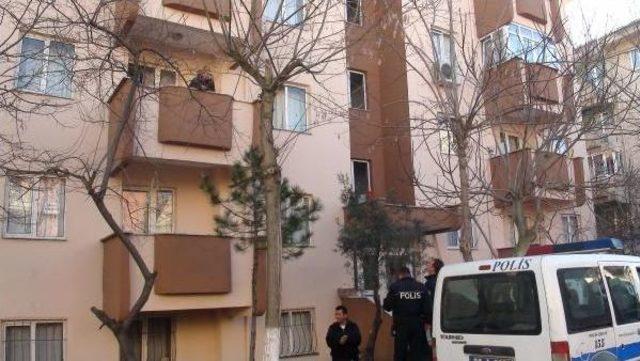 Eşi Dövüp Eve Kilitledi, Polis Ve İtfaiye Kurtardı