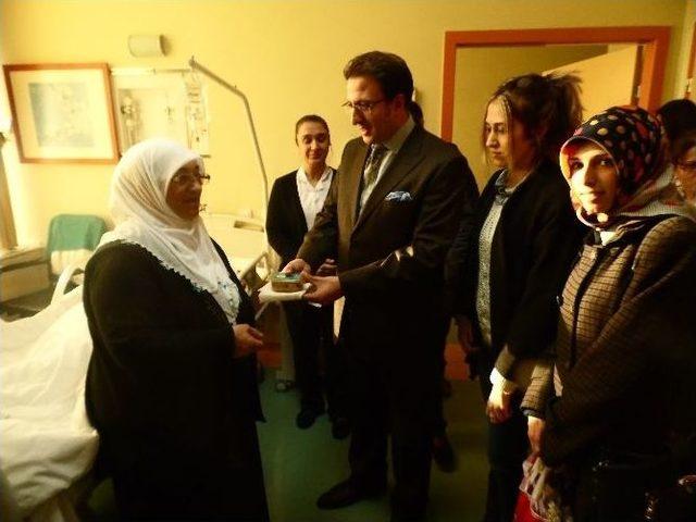 Ak Parti Palandöken İlçe Başkanlığı Hastalara Aşure Dağıttı 1