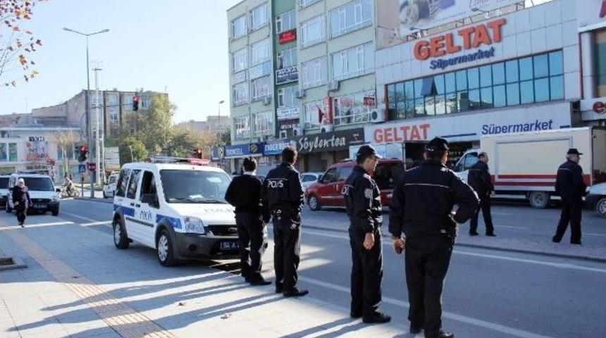 Ş&uuml;pheli Paket İhbarı Polis Ekiplerini Alarma Ge&ccedil;irdi