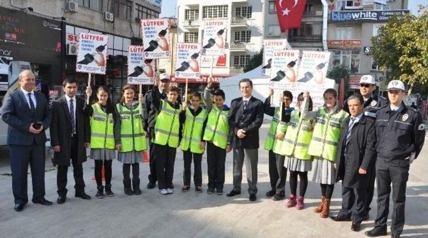&Ouml;ğrenciler S&uuml;r&uuml;c&uuml;lere Emniyet Kemerinin &Ouml;nemini Anlattı