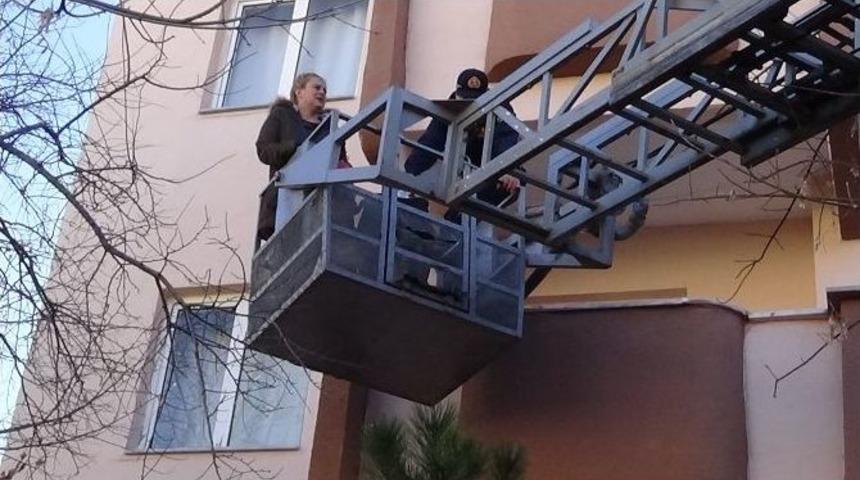 Koca Şiddeti G&ouml;ren Kadını Kurtarma Operasyonu