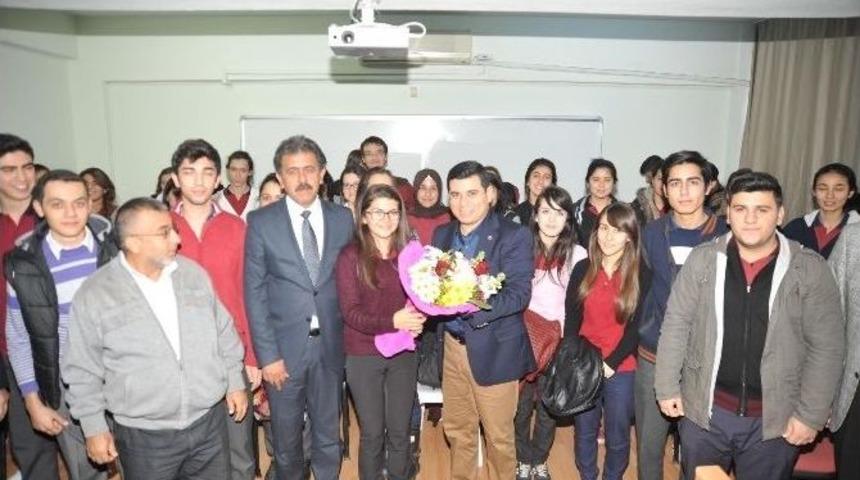 Başkan T&uuml;t&uuml;nc&uuml; &Ouml;ğrencilerle Bir Araya Geldi