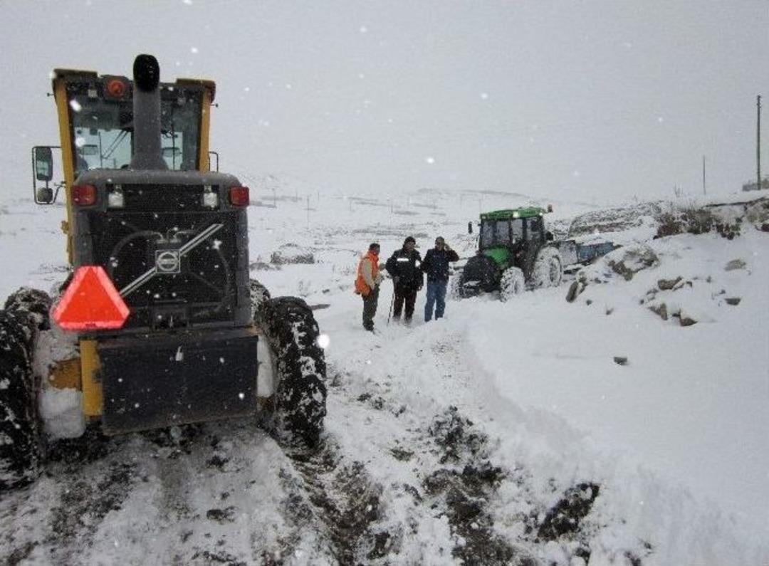 Ardahan&rsquo;da Yaylada Mahsur Kalan K&ouml;yl&uuml;ler Kurtarıldı