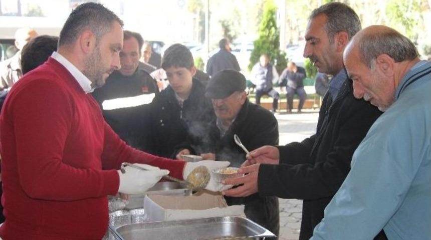 Hendek Belediyesi Tarafından 5 Bin Kişiye Aşure Dağıtıldı