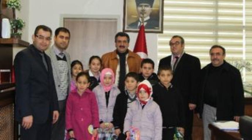 Minik Öğrencilerden Başkan Kale’ye Ziyaret