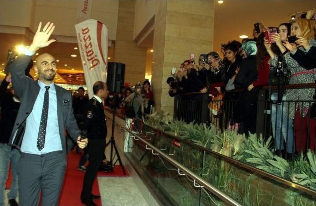 Soner Sarıkabadayı Şanlıurfalıları Coşturdu