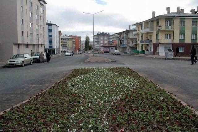 Sivas Belediyesi Yol Yapım Ve Onarım Çalışmalarını Sürdürüyor