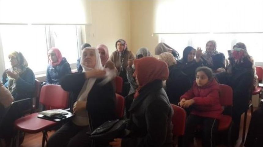 P&uuml;t&uuml;rgeli Hanımlara İbadet Ve Namaz Anlatıldı