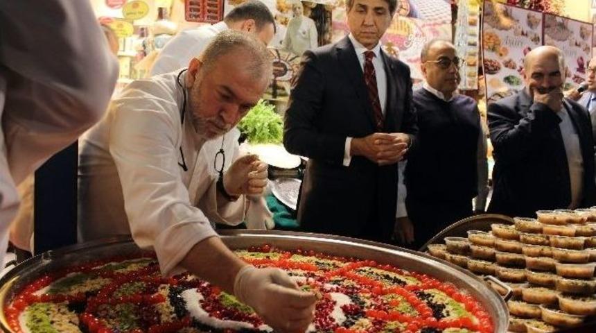 Tarihi Mısır &Ccedil;arşısı&rsquo;nda Aşure İkramı