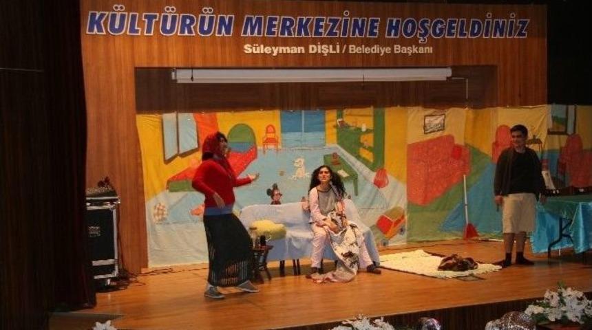 Haydi &Ccedil;ocuklar Tiyatroya