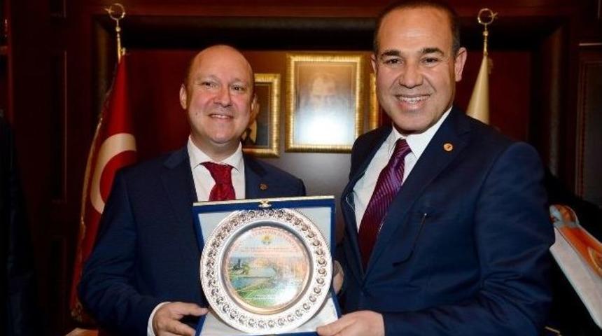 Belarus, D&uuml;nyaya Adana&rsquo;dan A&ccedil;ılmak İstiyor