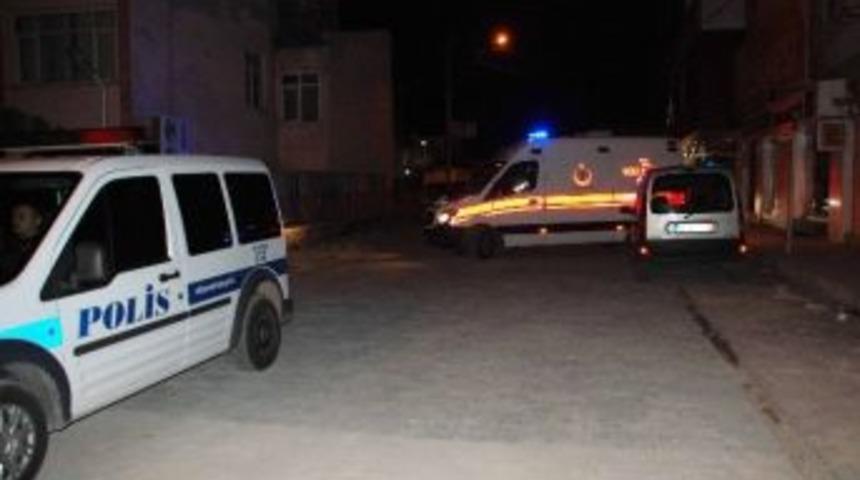 Otomobiline Binerken Sopalı Saldırıya Uğradı