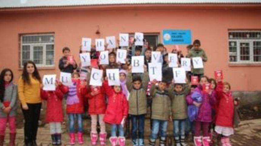 &Ouml;ğrencilere Kışlık Giysi İ&ccedil;in Uzanan Yardım Eli