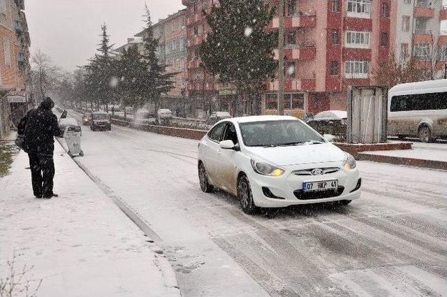 Yozgat&rsquo;ta Kar Yağışı Şehri Beyaza B&uuml;r&uuml;d&uuml; 2