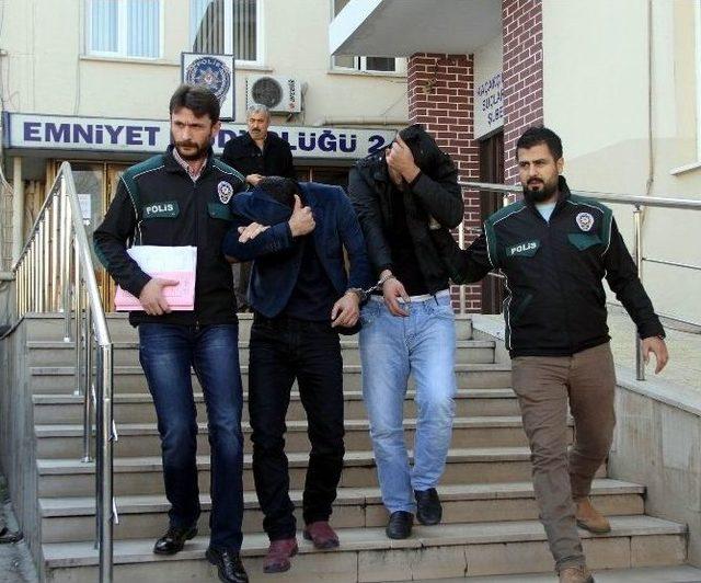 Nefes Kesen Kovalamaca Sonucu Yakalanan Kamyonetten 8 Kilo Esrar Çıktı