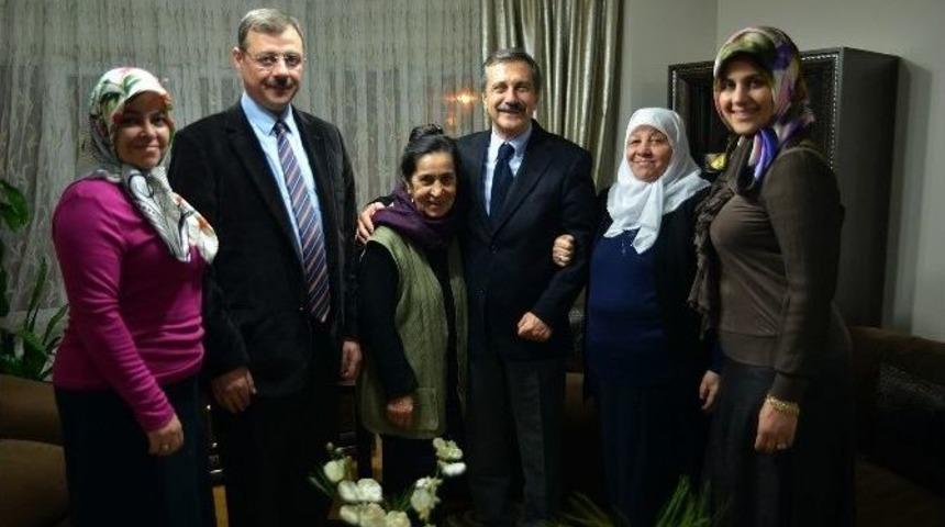 Başkan Ata&ccedil; Ev Ziyaretlerini S&uuml;rd&uuml;r&uuml;yor