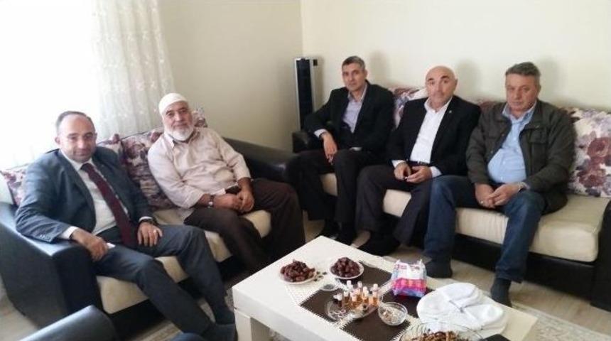 Kartepe Belediye Başkanı &Uuml;z&uuml;lmez, Kartepeli Hacıları Ziyaret Ediyor