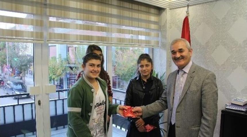 Başkan Karataş&rsquo;tan Başarılı Sporculara &Ouml;d&uuml;l