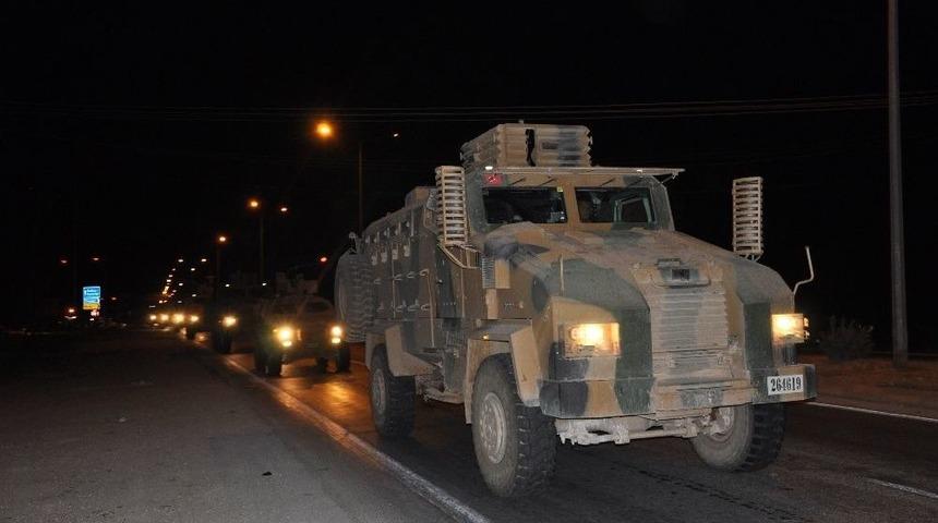 Sınıra Askeri Ara&ccedil; Sevkiyatı