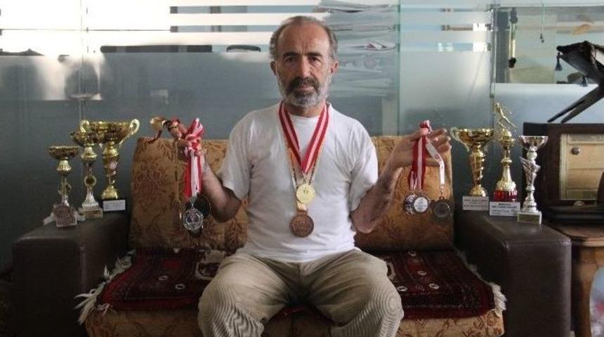 Ali Turan &Ouml;d&uuml;le Doymuyor