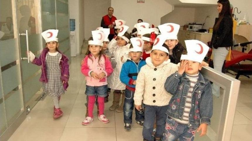 Anaokulu &Ouml;ğrencileri Kızılay&rsquo;ı Tanıyor