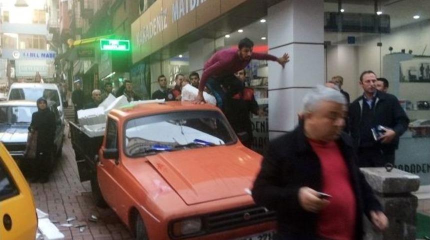 (&ouml;zel) Cinnet Getiren Balık&ccedil;ı Zabıtaya Saldırdı