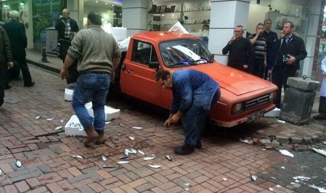 (&ouml;zel) Cinnet Getiren Balık&ccedil;ı Zabıtaya Saldırdı 2