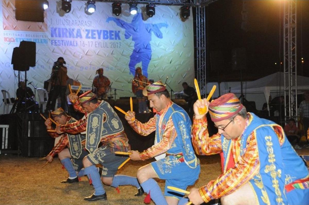 Seyitgazi&rsquo;de 1&rsquo;inci Uluslararası Zeybek Festivali Heyecanla Başladı