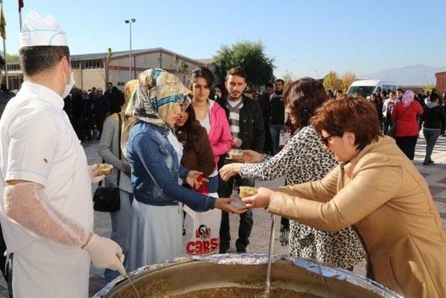 Aşurede Türk Bayrağı